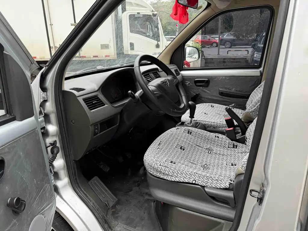Wuling Rongguang S 1.5 L Basic 5 7-seat
