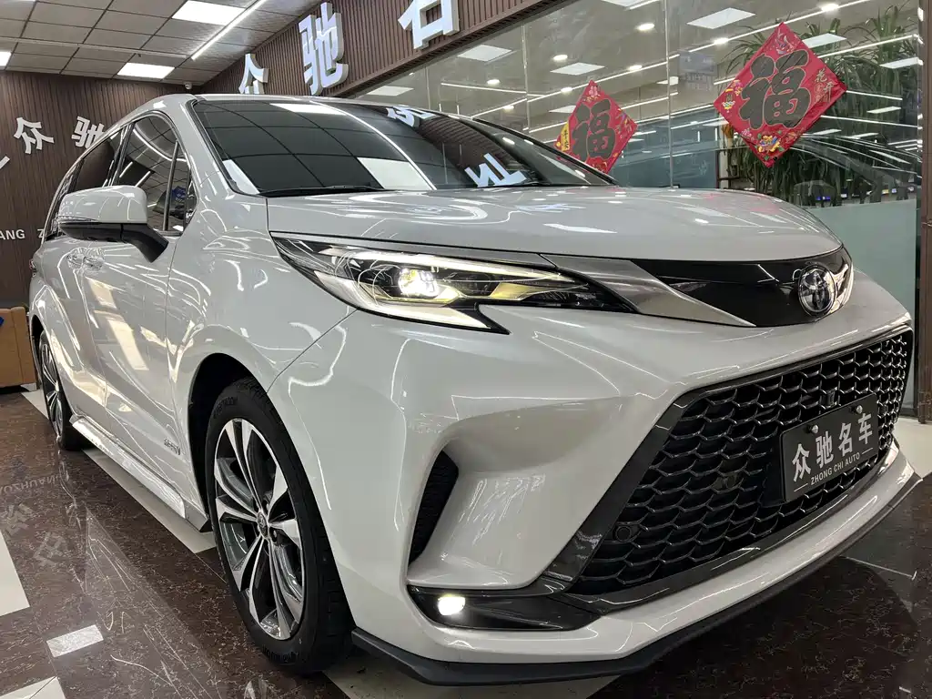 Granvia 2.5 L Hybrid Flagship VIP