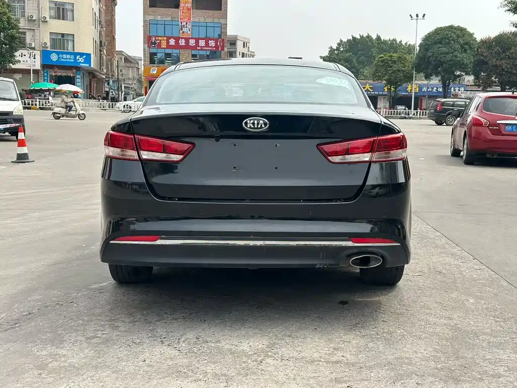 Kia K5 2.0 L Auto GL