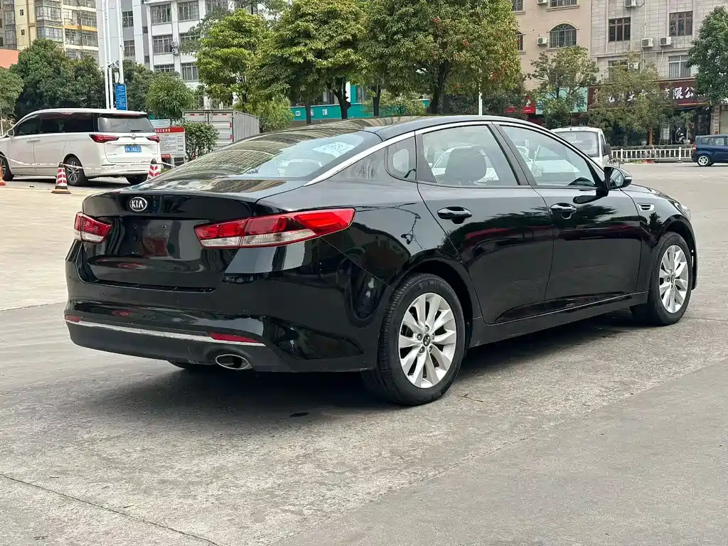 Kia K5 2.0 L Auto GL