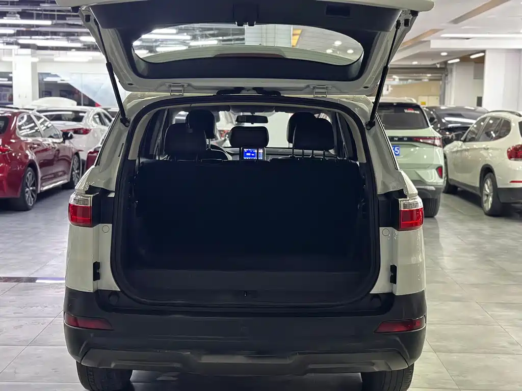 Fengguang S560 1.8 L Manual Elite 7-seat