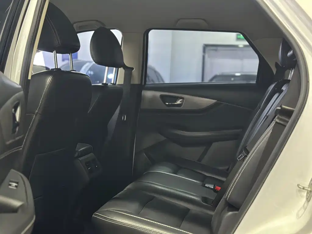 Fengguang S560 1.8 L Manual Elite 7-seat