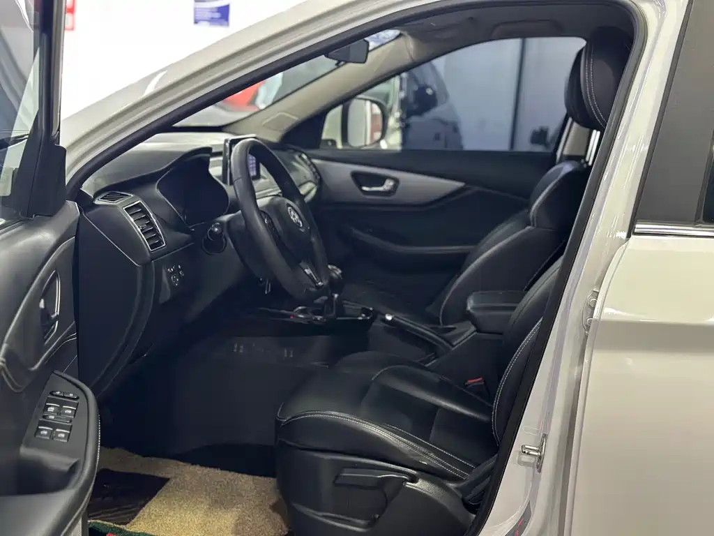 Fengguang S560 1.8 L Manual Elite 7-seat