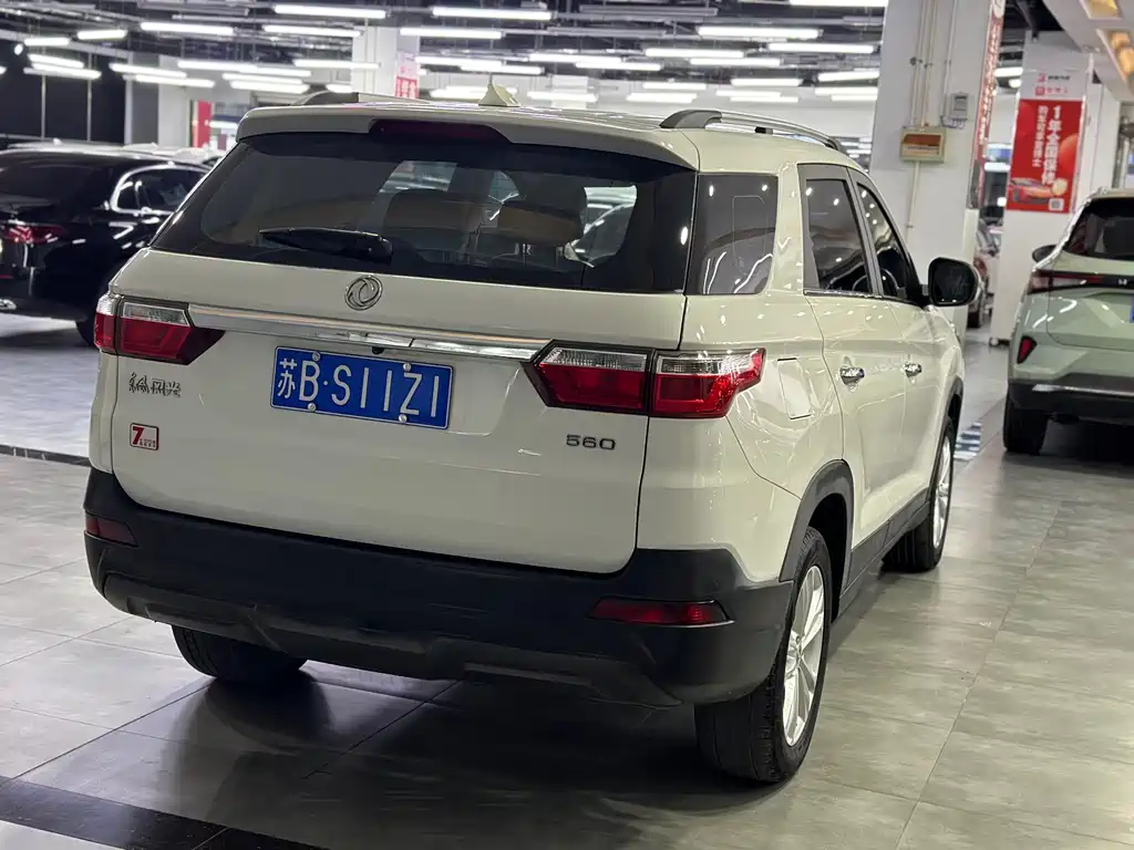 Fengguang S560 1.8 L Manual Elite 7-seat