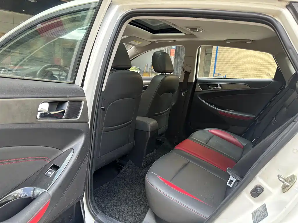 Eado XT 1.6 L Auto Handsome Cool