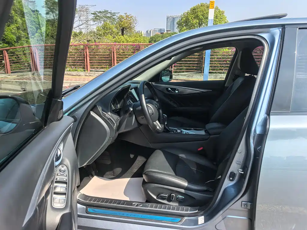Infiniti Q50 L 2.0 T Joy