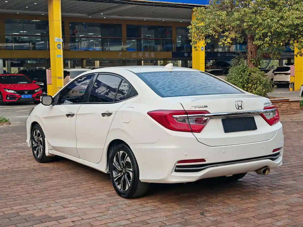 Crider 1.8 L CVT Luxury