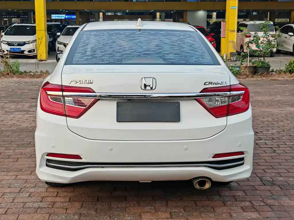 Crider 1.8 L CVT Luxury