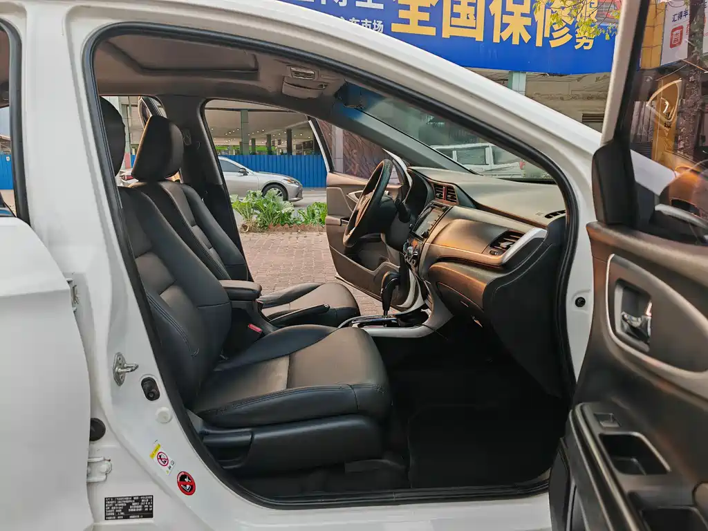 Crider 1.8 L CVT Luxury