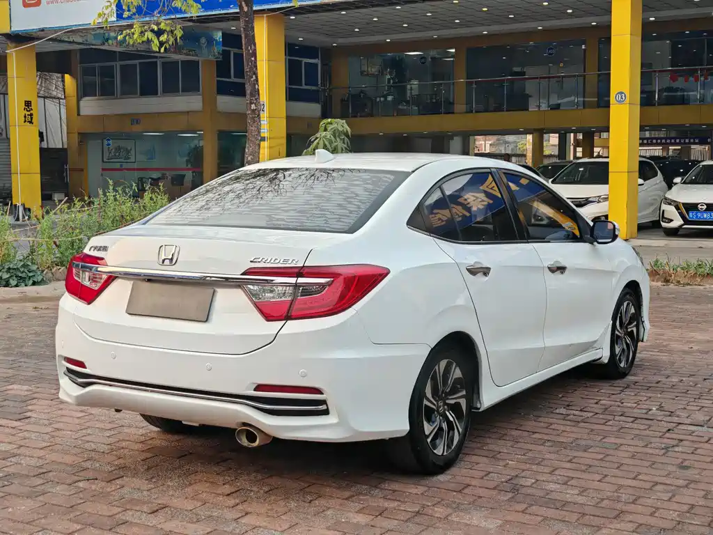 Crider 1.8 L CVT Luxury