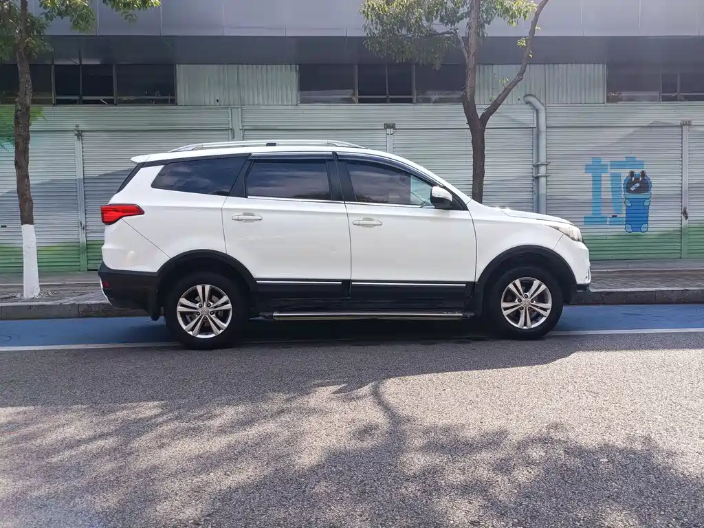 BAIC Huansu S3 S3 L 1.5 L Manual Distinguished