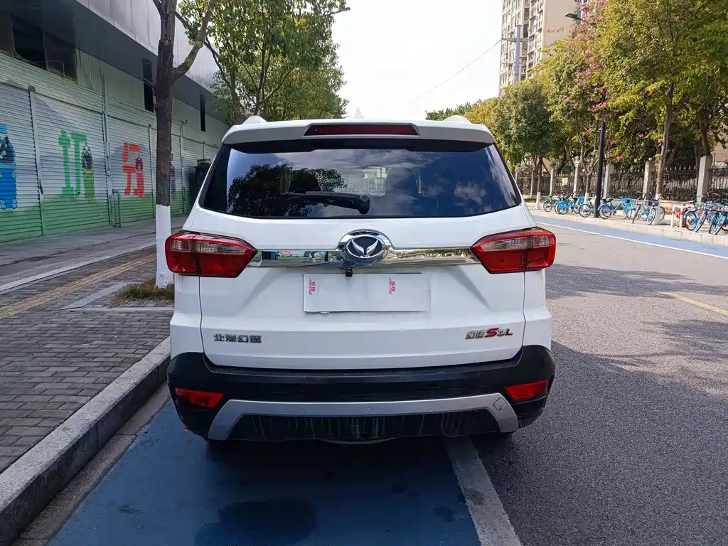 BAIC Huansu S3 S3 L 1.5 L Manual Distinguished