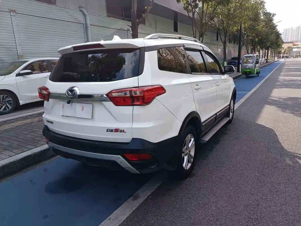 BAIC Huansu S3 S3 L 1.5 L Manual Distinguished