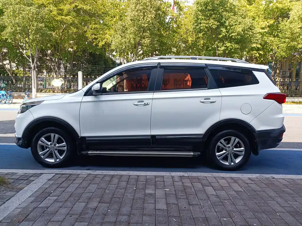 BAIC Huansu S3 S3 L 1.5 L Manual Distinguished