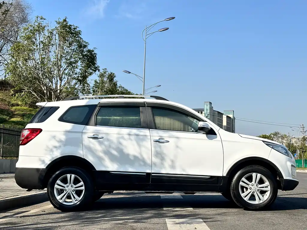 BAIC Huansu S3 1.5 L Luxury CN-IV