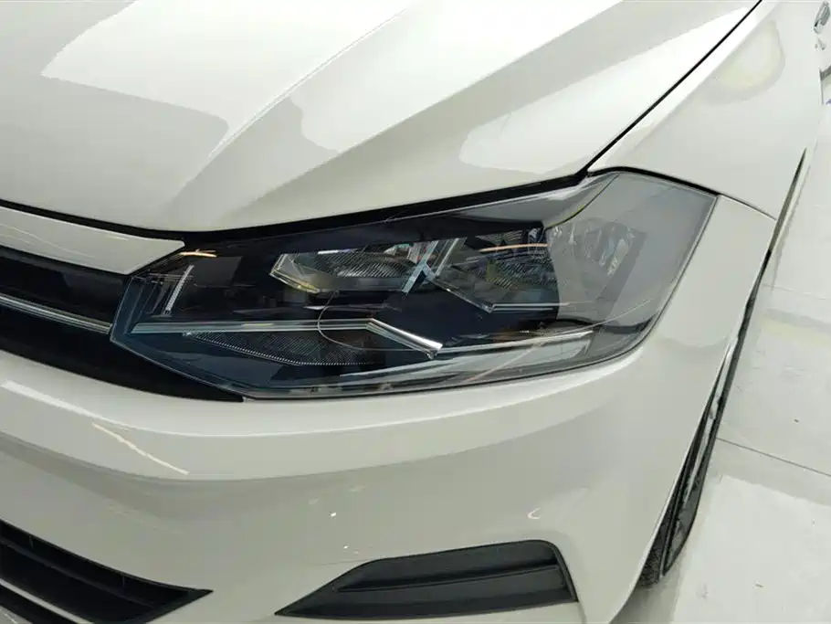 Polo Plus 1.5 L Auto Colorful Tech