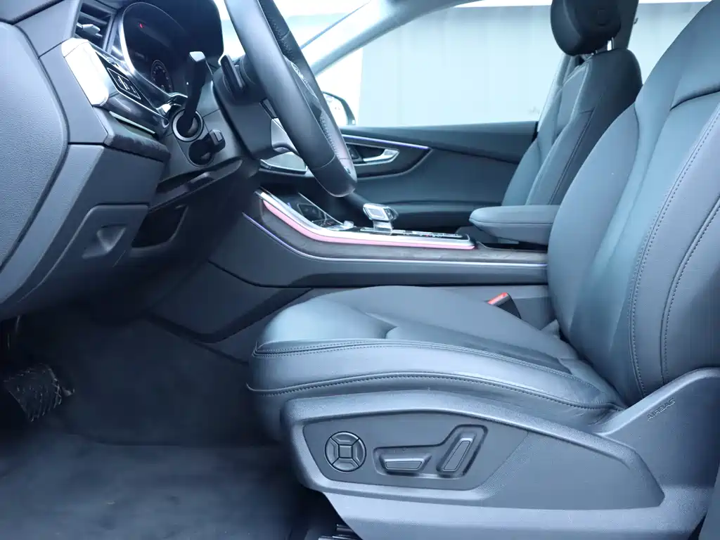 Audi Q8 55 TFSI Luxury Dynamic