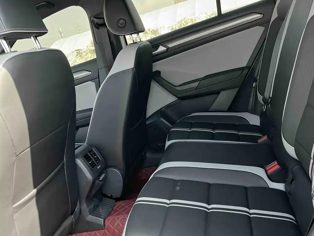 T-ROC 300 TSI DSG 2 WD Starlight