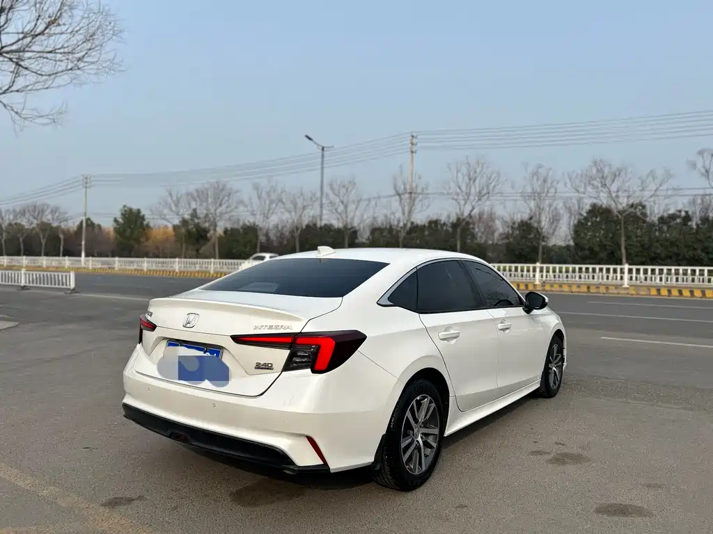 Integra 240 TURBO CVT Leading
