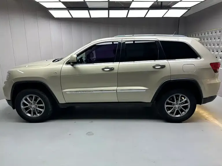 Jeep Grand Cherokee (Import) 3.6 L Luxury
