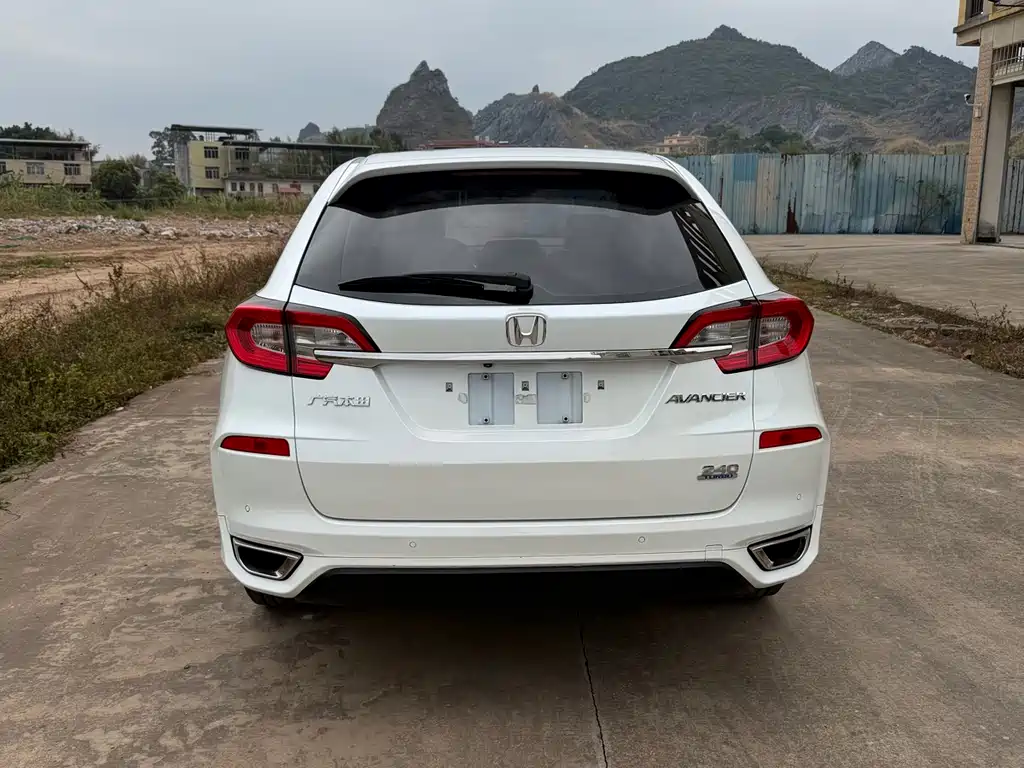 Avancier 240 TURBO 2 WD Luxury