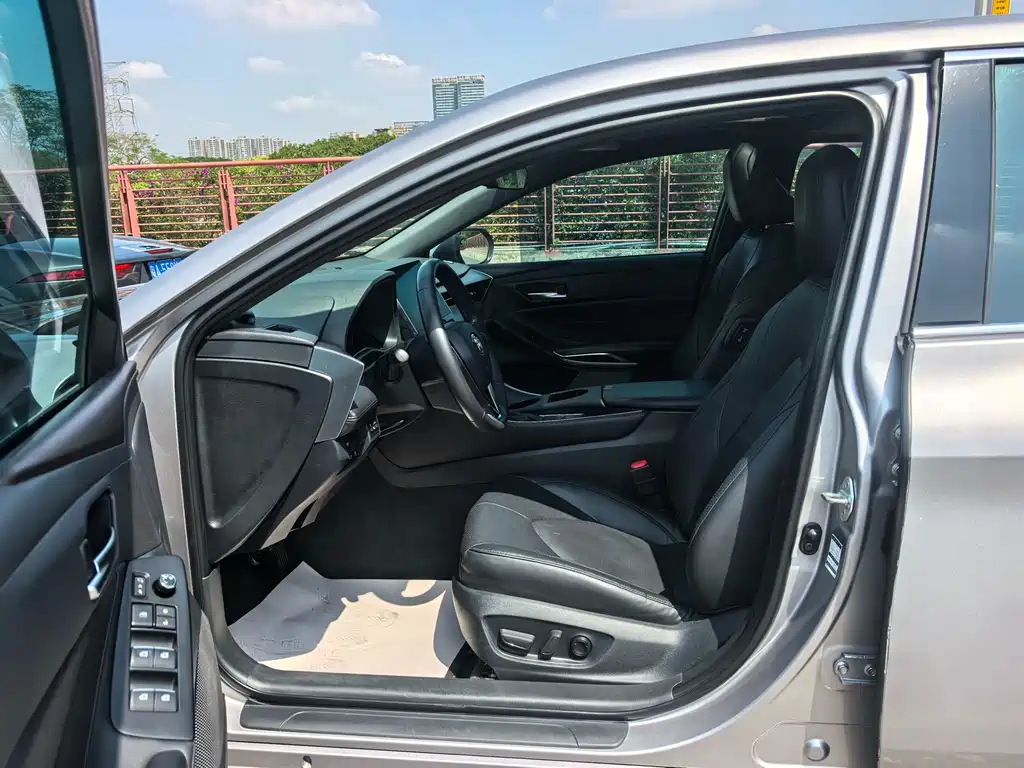 Avalon 2.0 L Luxury