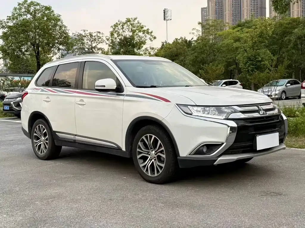 Outlander 2.0 L 2 WD Excellence 7-seat