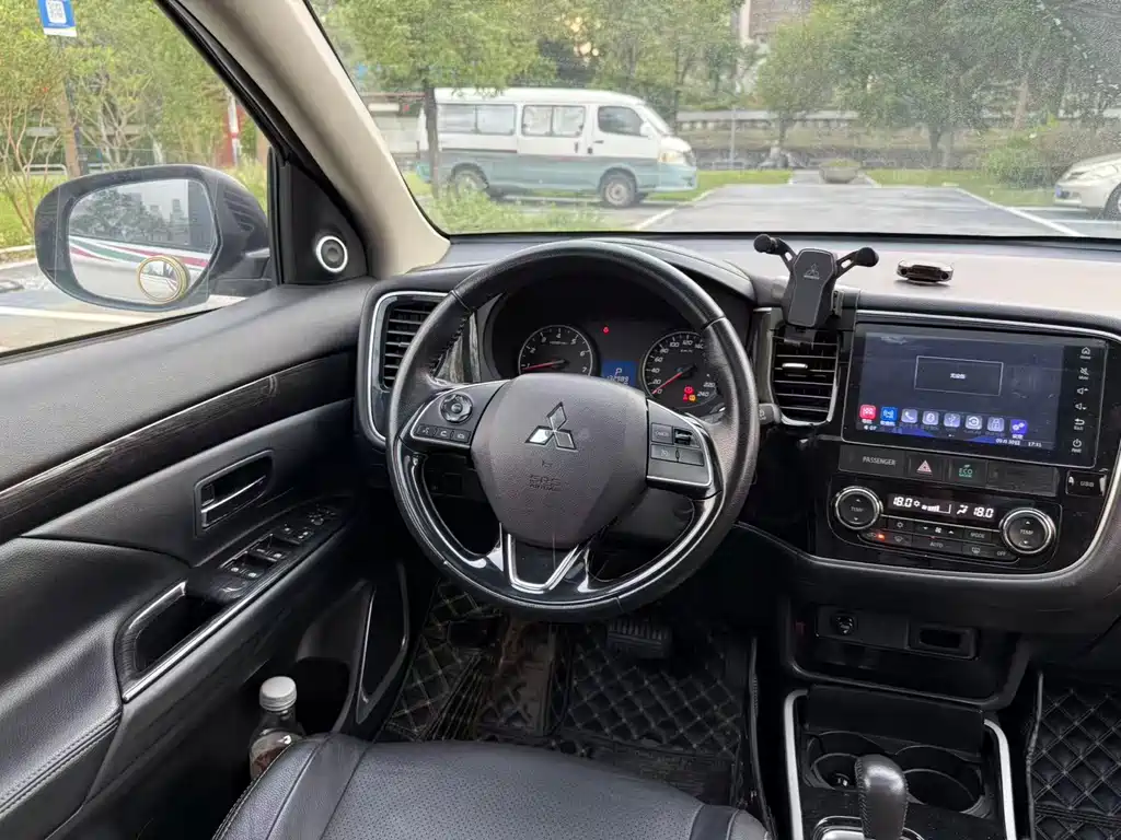 Outlander 2.0 L 2 WD Excellence 7-seat