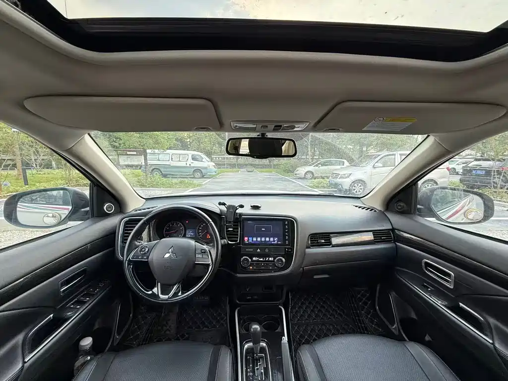 Outlander 2.0 L 2 WD Excellence 7-seat