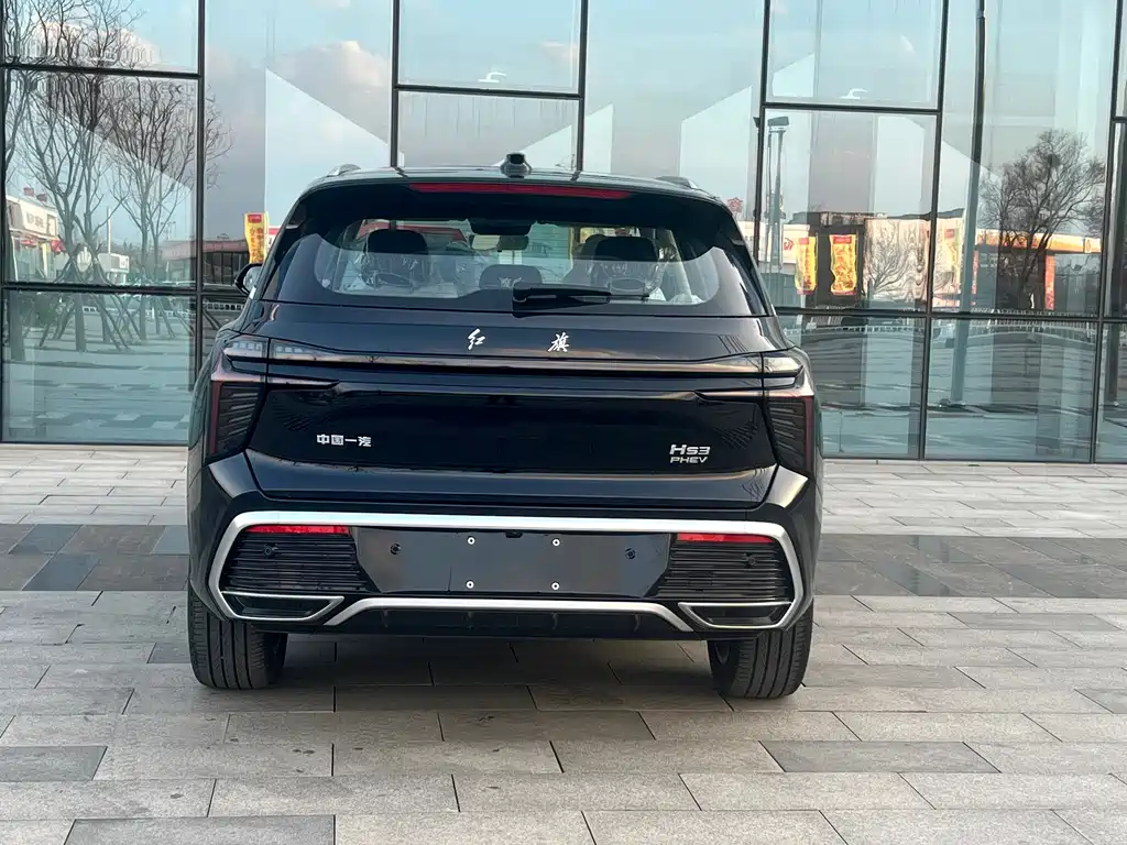 Hongqi HS3 PHEV 115 km Power Action