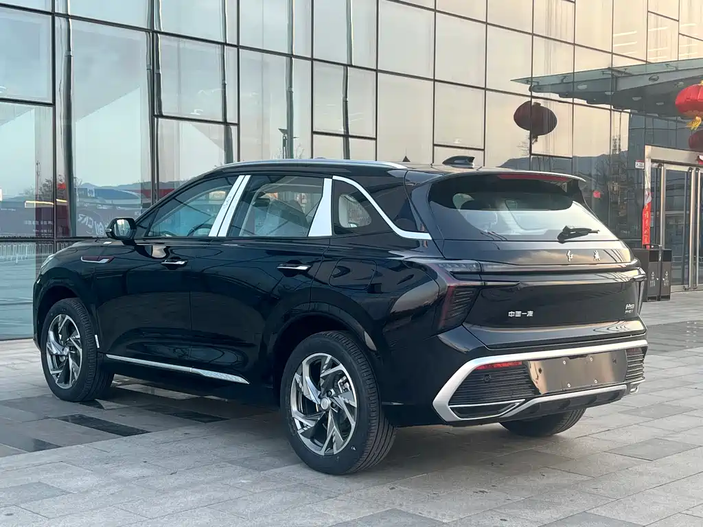 Hongqi HS3 PHEV 115 km Power Action