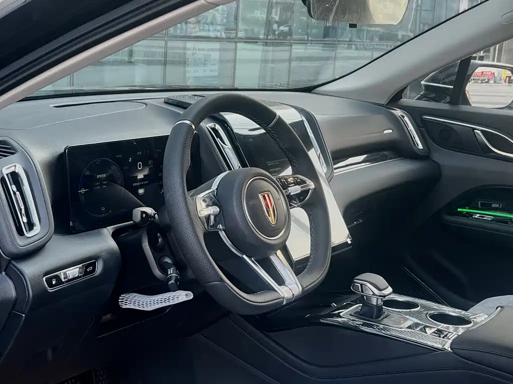 Hongqi HS3 PHEV 115 km Power Action