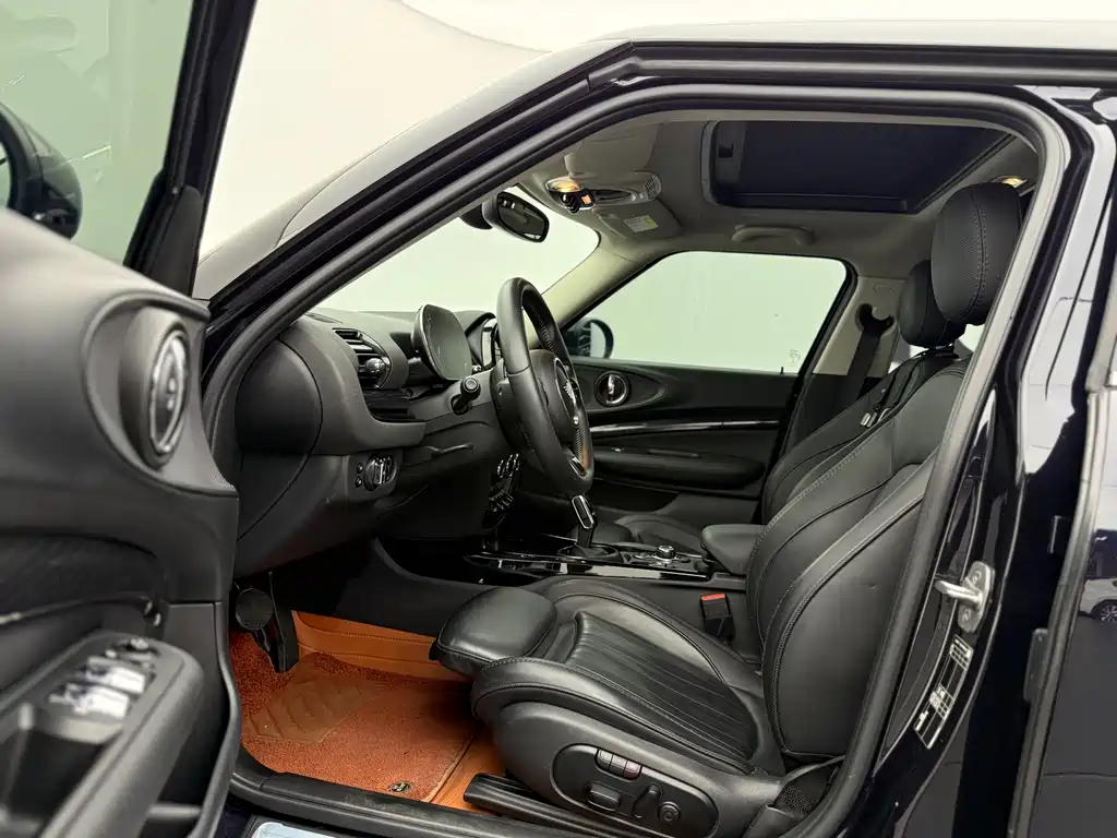 MINI CLUBMAN Facelift 1.5 T COOPER Connoisseur