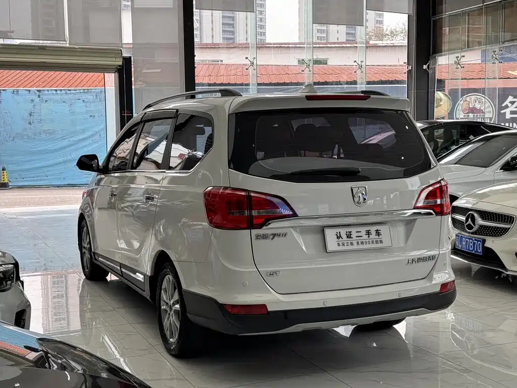 Baojun 730 1.5 T Manual Luxury 7-seat