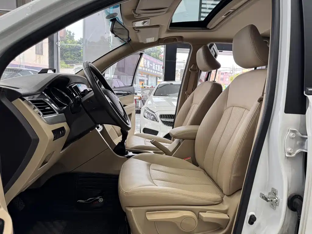Baojun 730 1.5 T Manual Luxury 7-seat