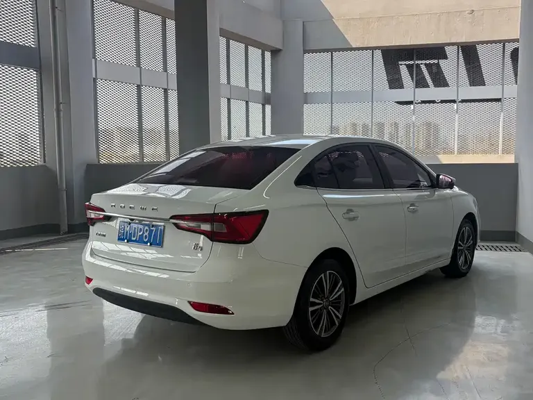Roewe i5 1.5 L Auto 4 G Connected Leading Luxury Flagship