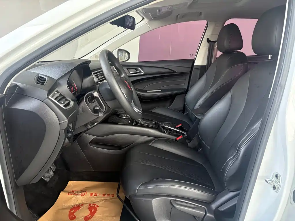 Roewe i5 1.5 L Auto 4 G Connected Leading Luxury Flagship