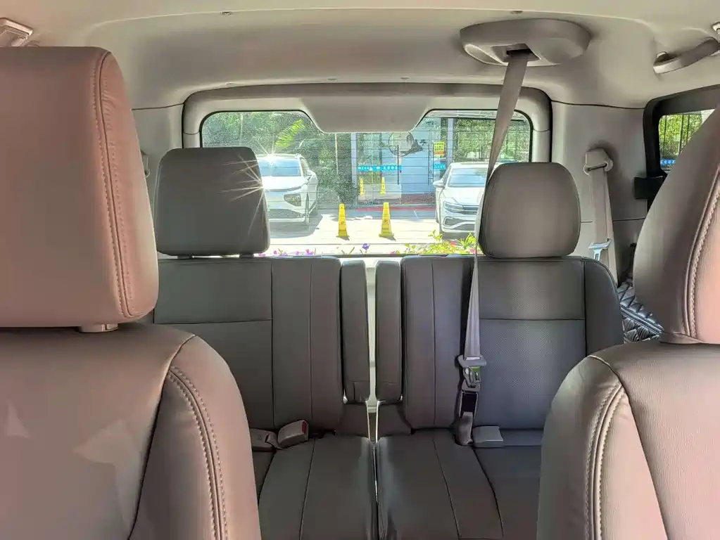 Refine M5 2.0 T Gasoline Auto Distinguished