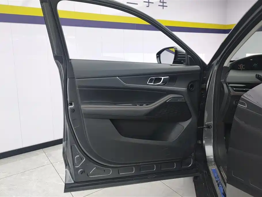Changan UNI-K 2.0 T Outstanding