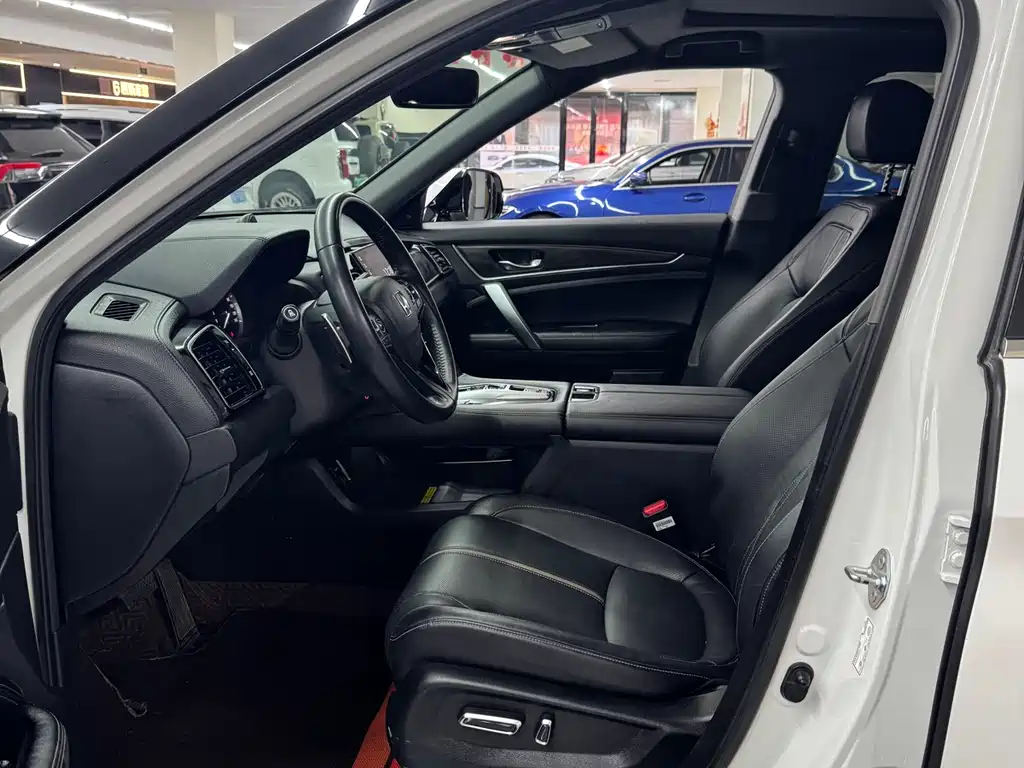 Honda UR-V 370 TURBO 4 WD Premium