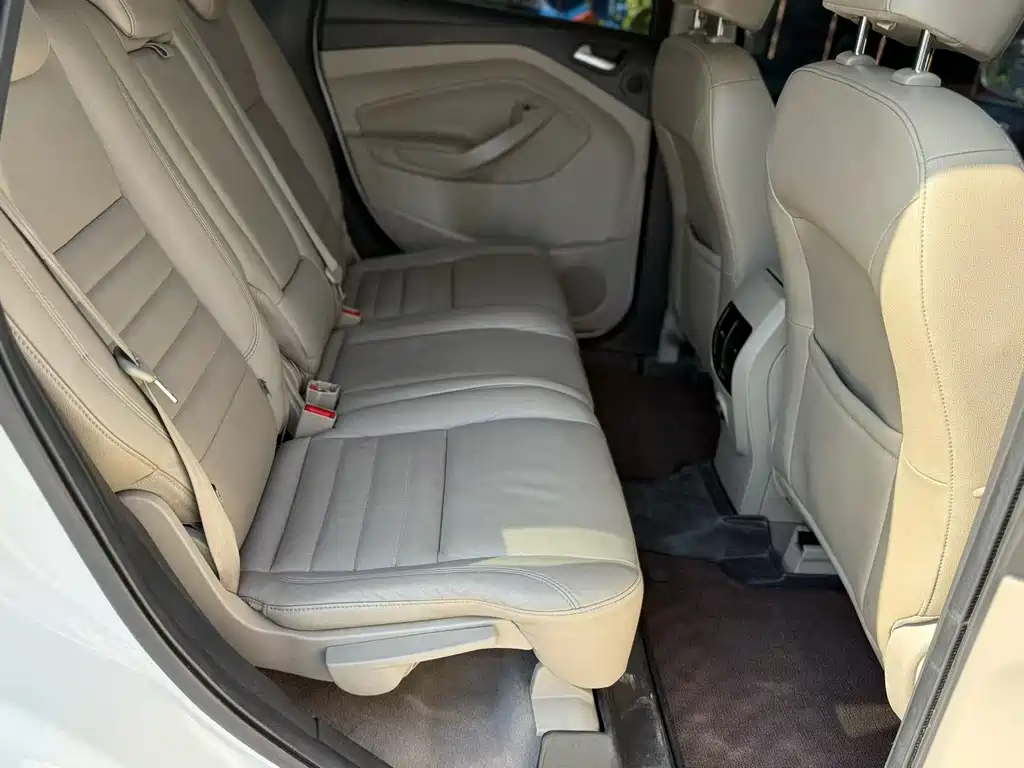 Kuga 2.0 L GTDi 4 WD Distinguished
