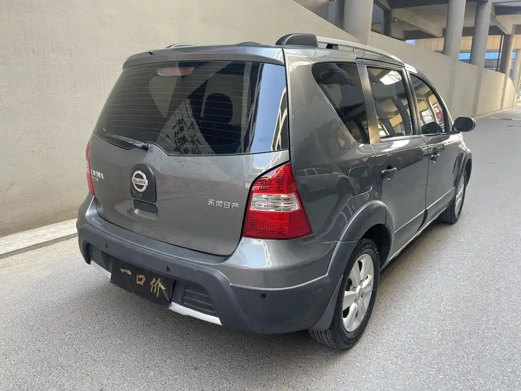 Livina 1.6 L Auto