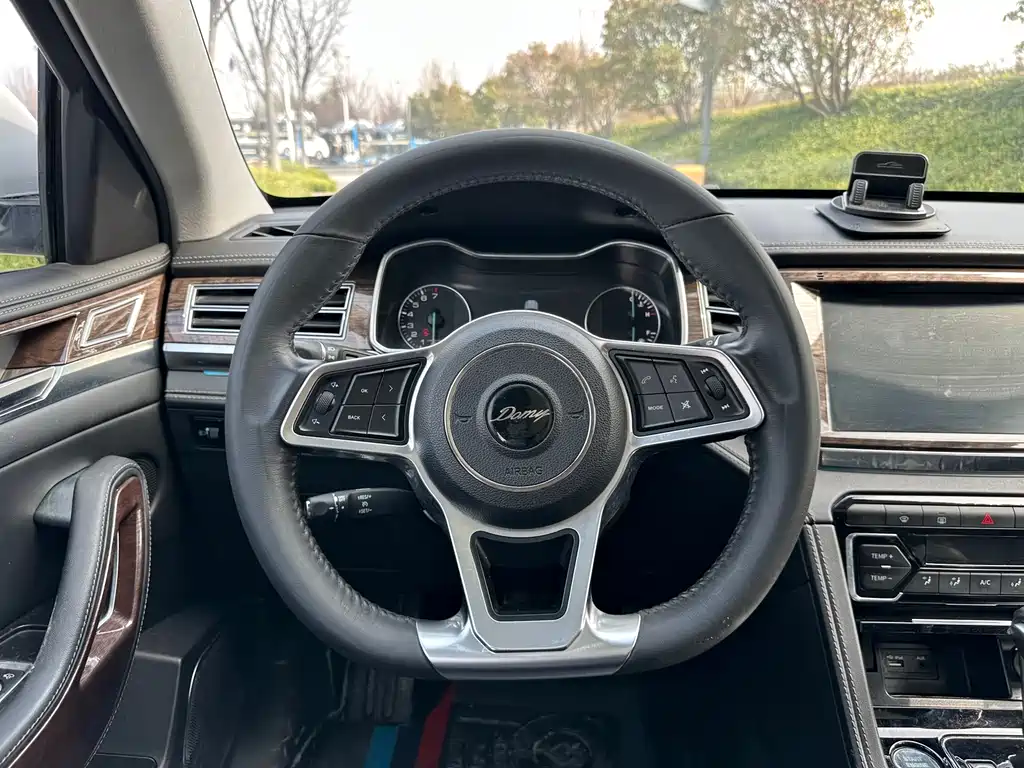 Damai X7 1.8 T DCT Distinguished