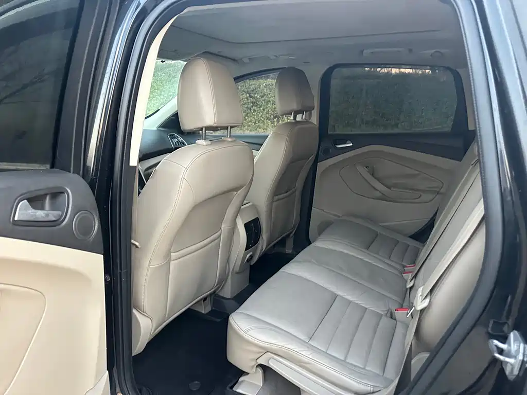 Kuga 1.6 L GTDi 4 WD Elite