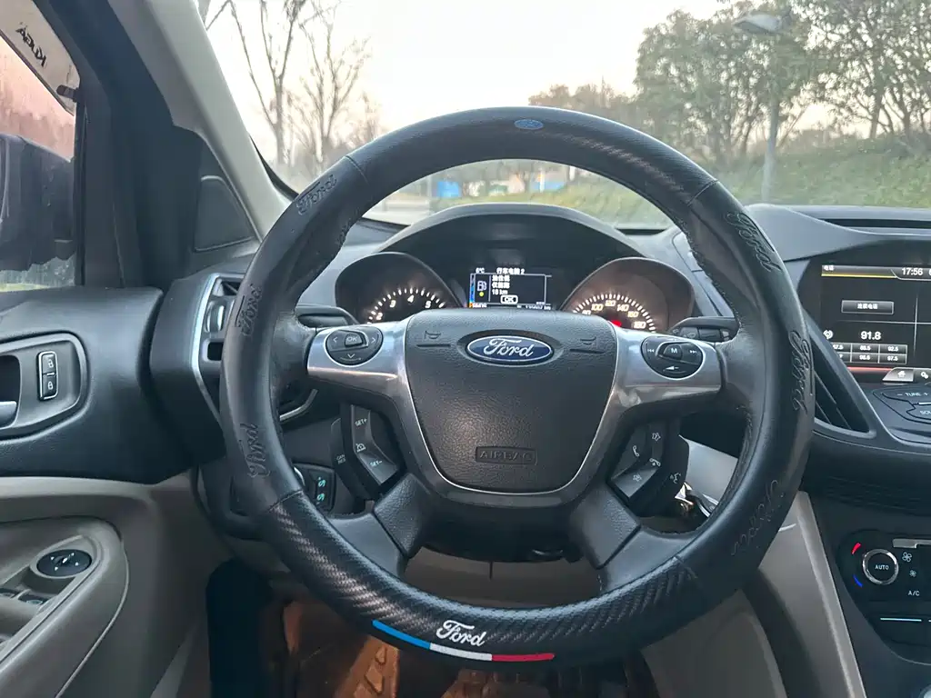 Kuga 1.6 L GTDi 4 WD Elite