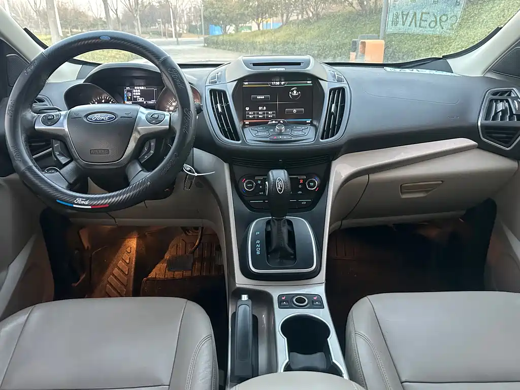Kuga 1.6 L GTDi 4 WD Elite