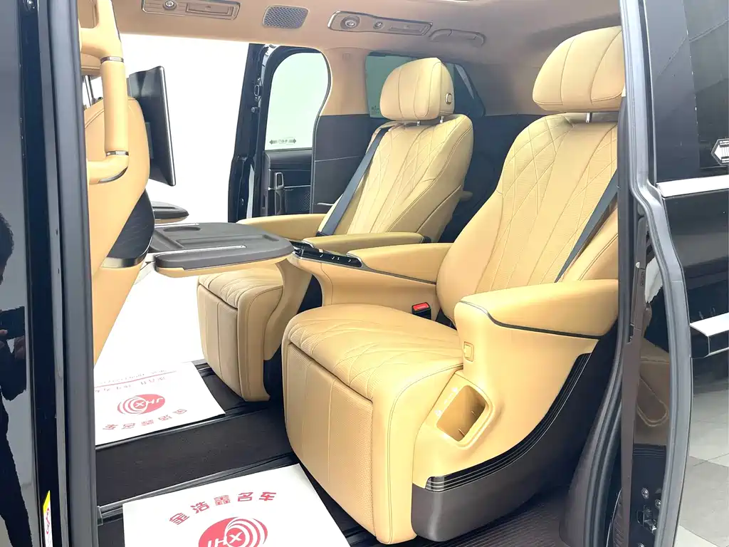 Denza D9 DM-i Smart Drive 1020 4 WD Flagship