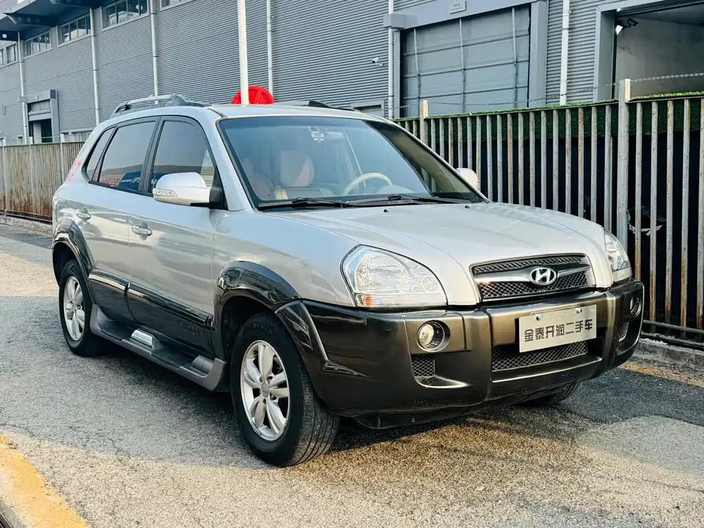 Tucson 2.0 L Auto 2 WD Sunroof