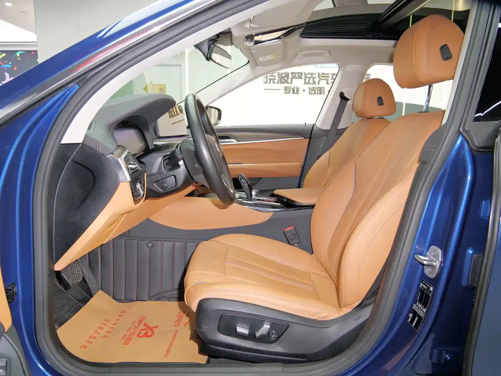 BMW 6 Series GT 630 i Luxury Design Package