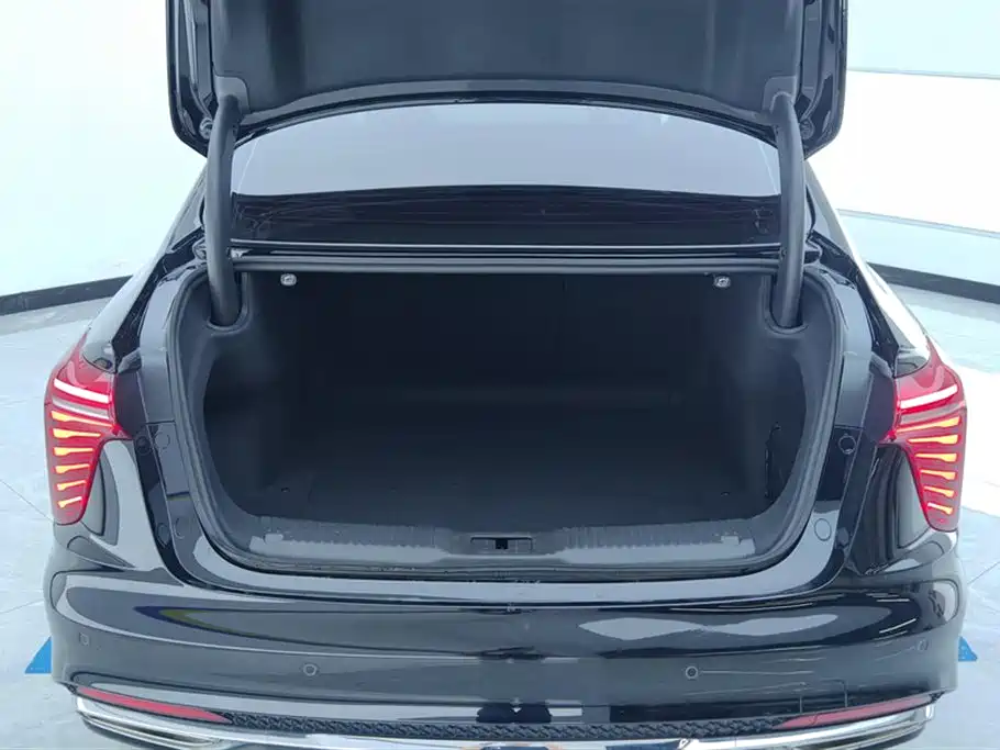 Hongqi H5 1.5 T DCT Connected Flagship Charm
